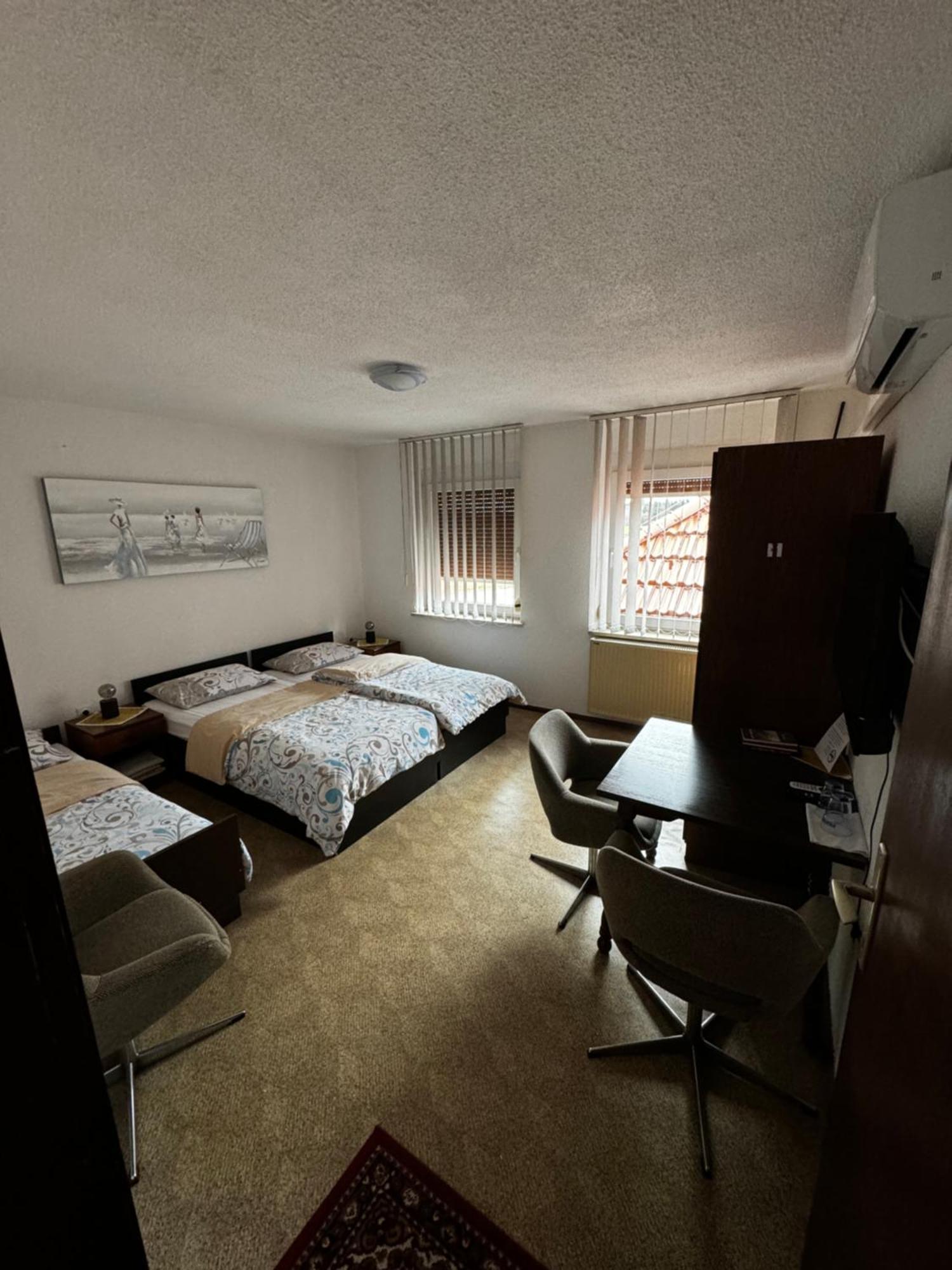 Gostisce Pri Slavcu Hotel Sentjernej Bagian luar foto