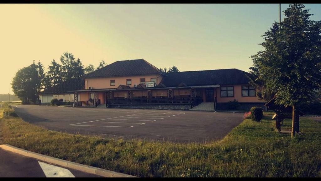 Gostisce Pri Slavcu Hotel Sentjernej Bagian luar foto