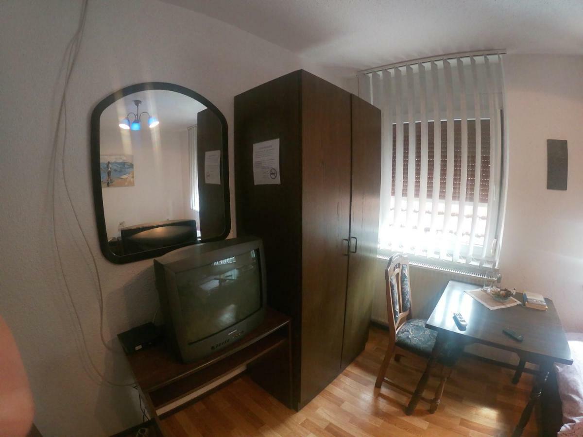 Gostisce Pri Slavcu Hotel Sentjernej Bagian luar foto