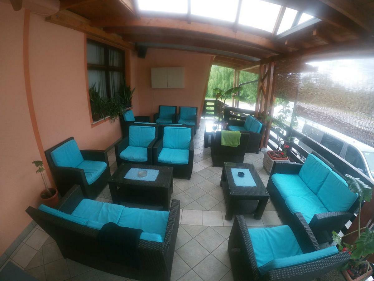 Gostisce Pri Slavcu Hotel Sentjernej Bagian luar foto